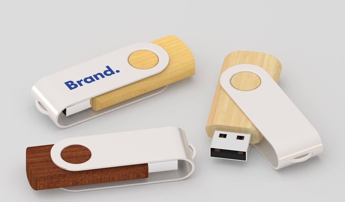 Félicitations clé usb avec naam 8gb bois twister modèle 1006